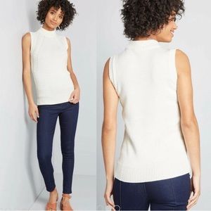 ModCloth Ivory Sleeveless Cable Knit Turtleneck Sweater Size M